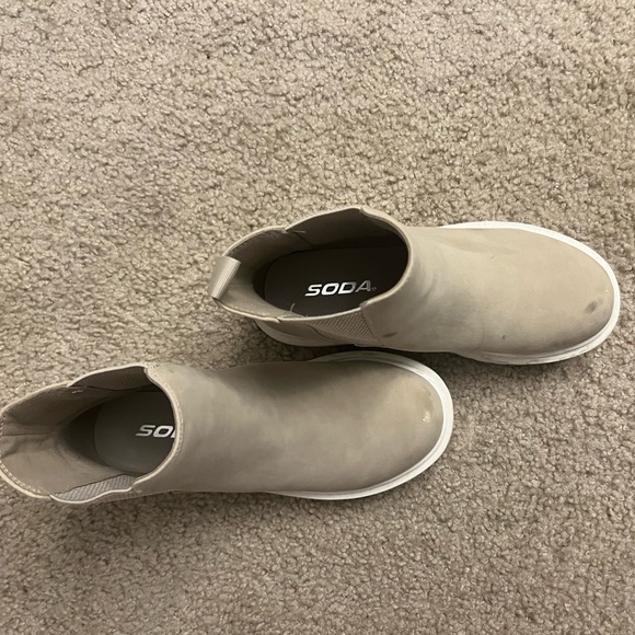 Tan Chelsea boot - Picture 3 of 4